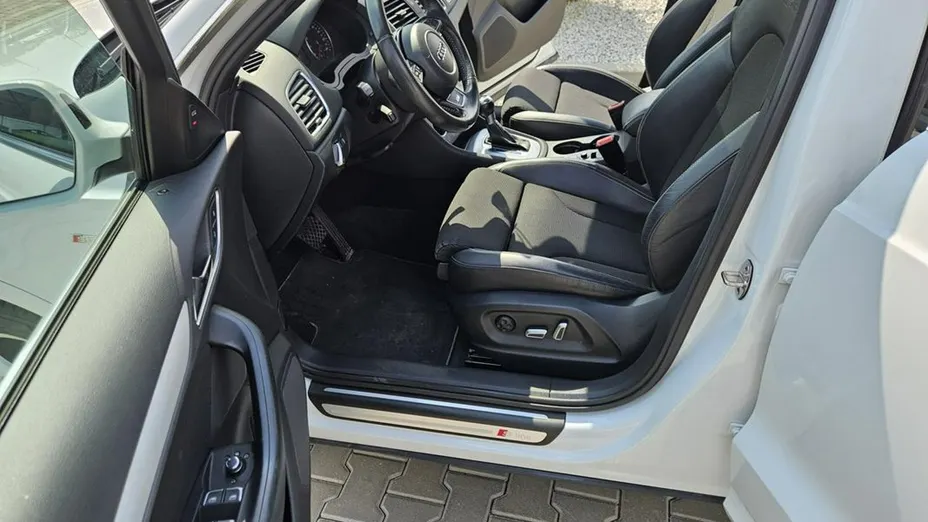 AUDI Q3 -