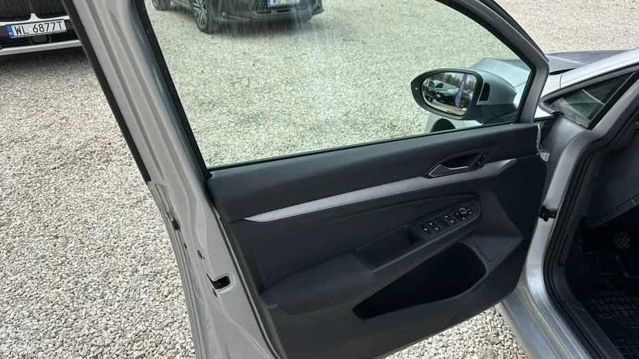 VOLKSWAGEN Golf -