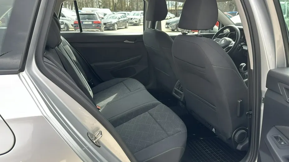 VOLKSWAGEN Golf -