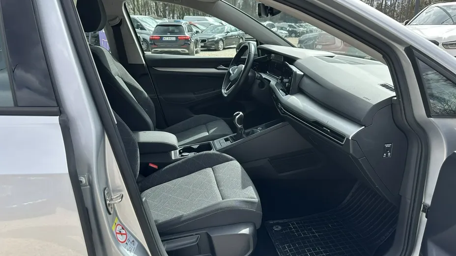 VOLKSWAGEN Golf -