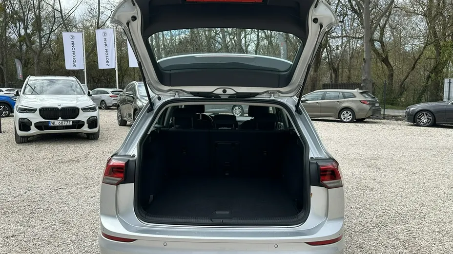 VOLKSWAGEN Golf -