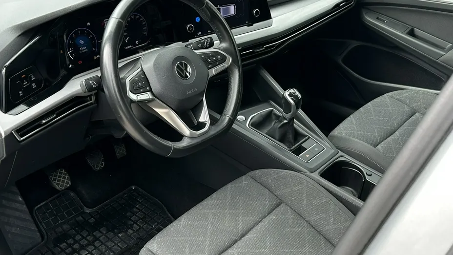 VOLKSWAGEN Golf -