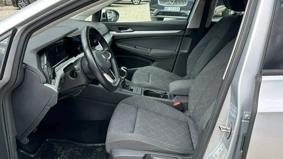 VOLKSWAGEN Golf -