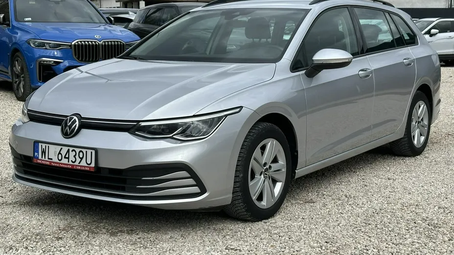 VOLKSWAGEN Golf -