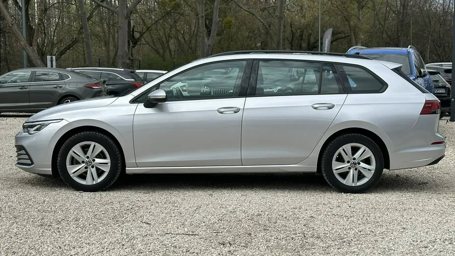 VOLKSWAGEN Golf -