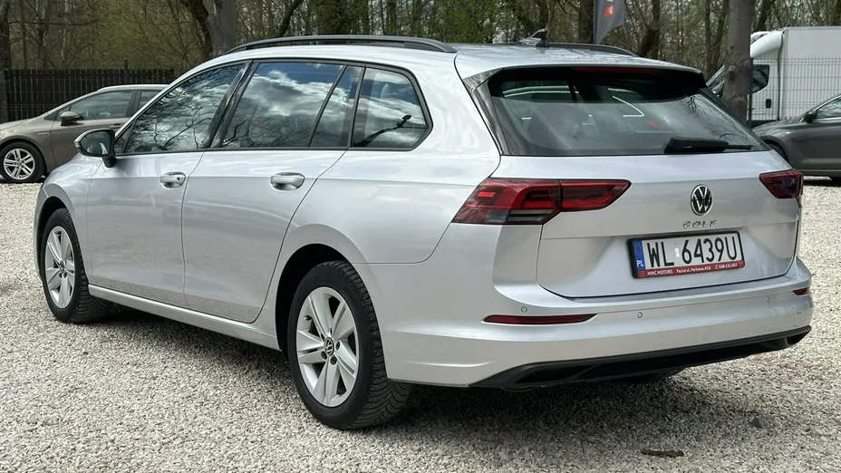 VOLKSWAGEN Golf -