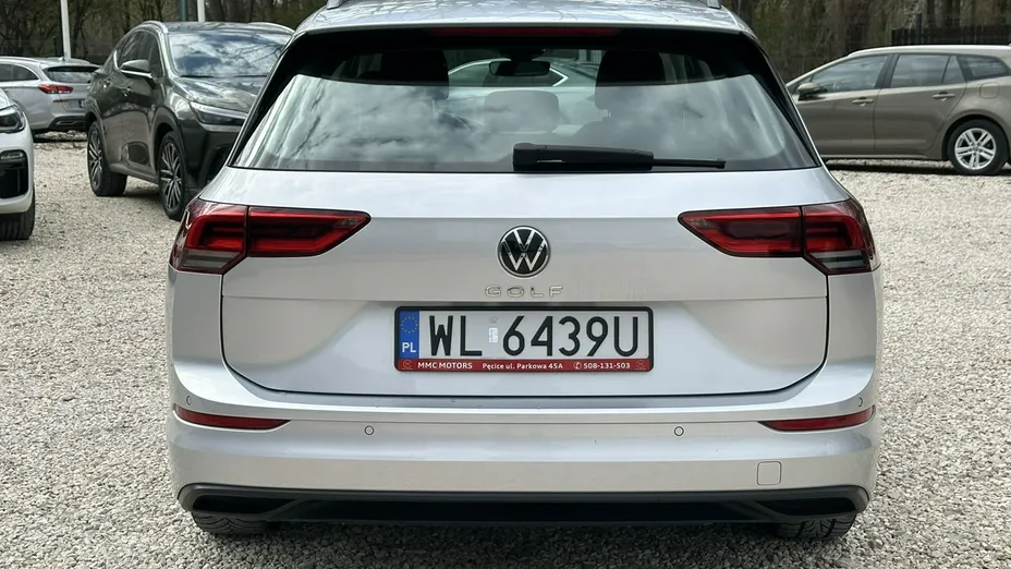 VOLKSWAGEN Golf -