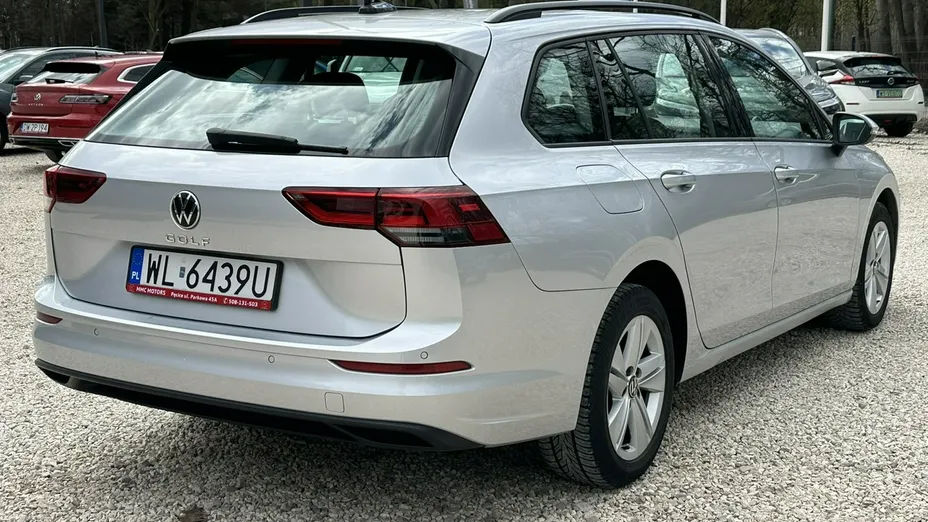 VOLKSWAGEN Golf -
