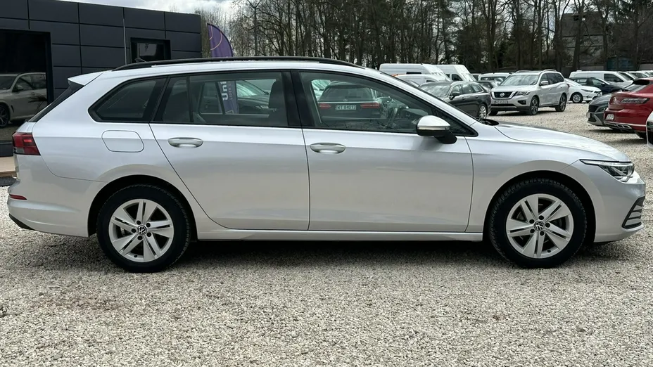 VOLKSWAGEN Golf -