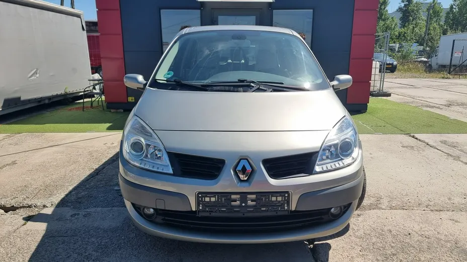 RENAULT Scenic -
