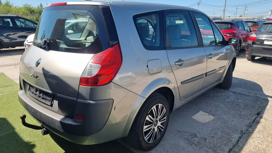 RENAULT Scenic -