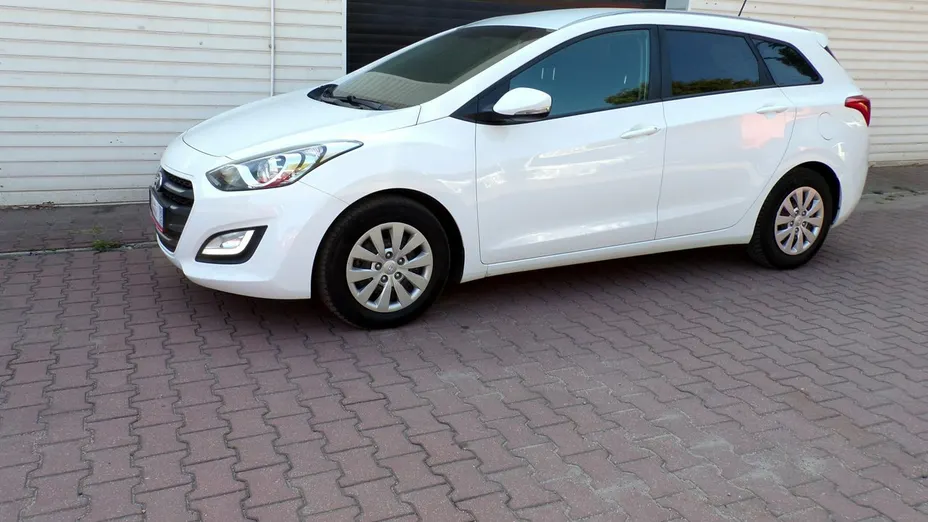 HYUNDAI i30 -