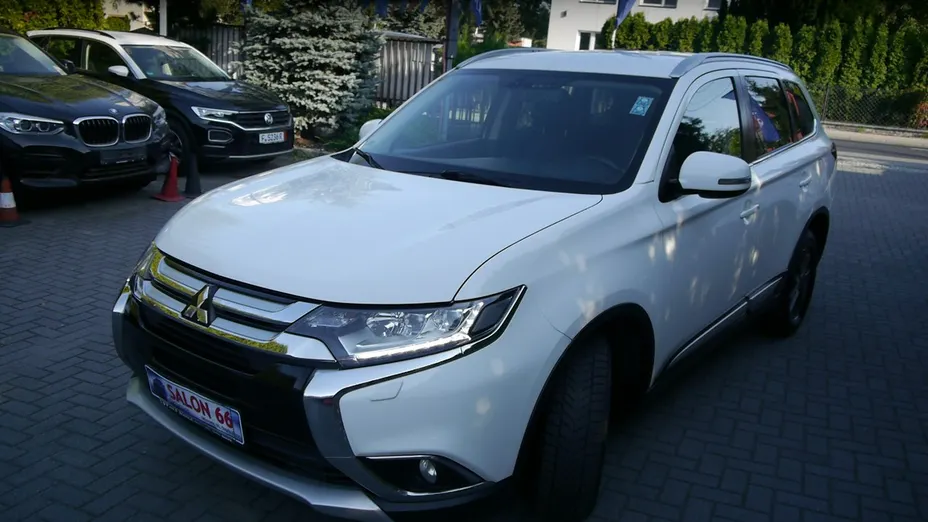 MITSUBISHI Outlander -