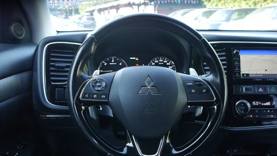 MITSUBISHI Outlander -