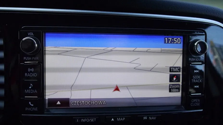 MITSUBISHI Outlander -