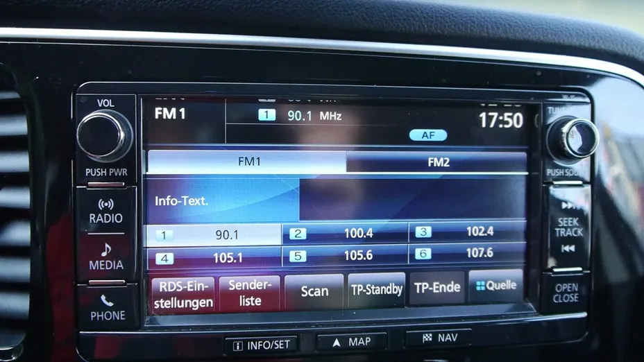 MITSUBISHI Outlander -