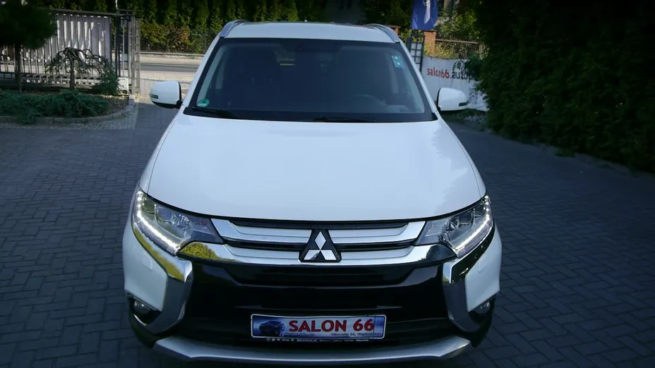 MITSUBISHI Outlander -