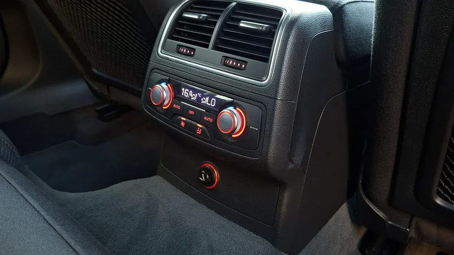 AUDI A6 -