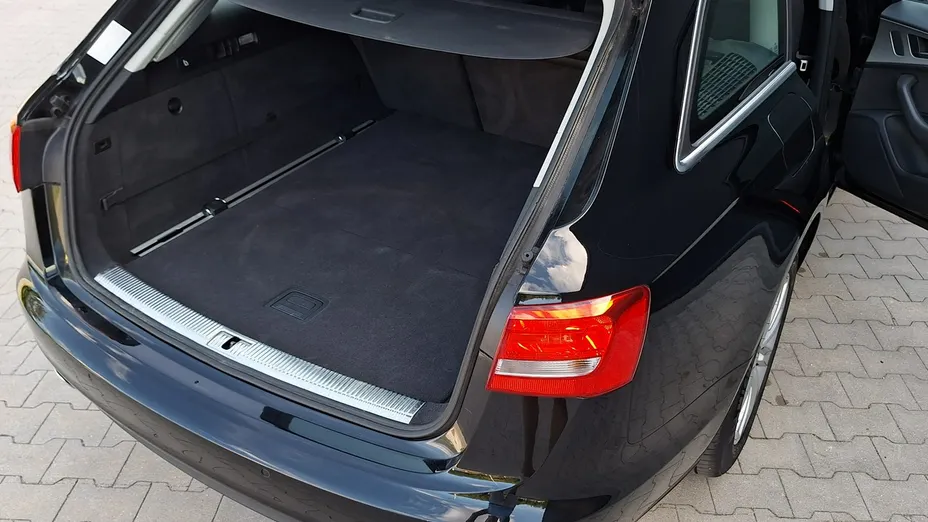 AUDI A6 -
