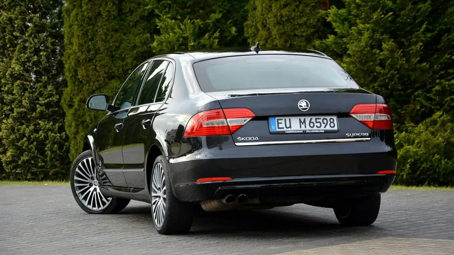 SKODA Superb -