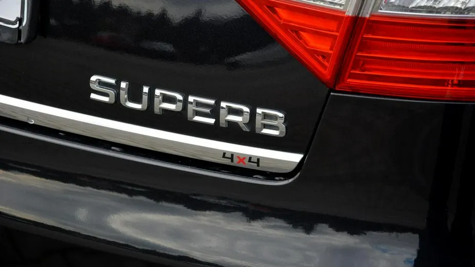 SKODA Superb -