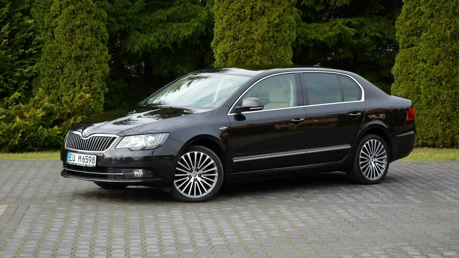 SKODA Superb -
