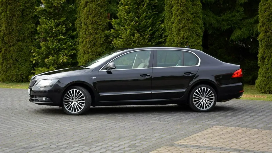 SKODA Superb -