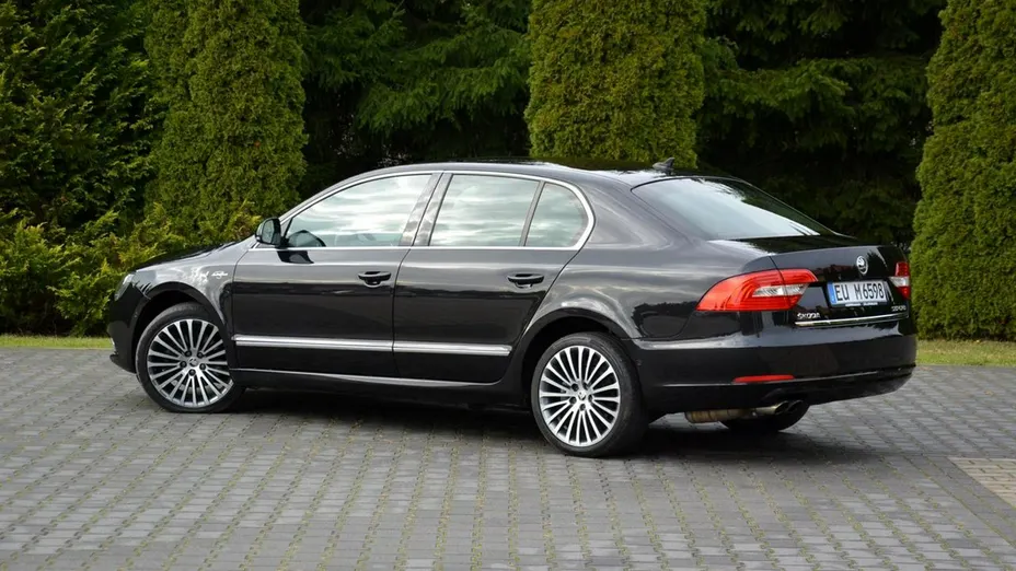 SKODA Superb -