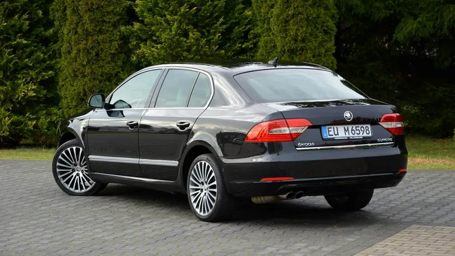 SKODA Superb -