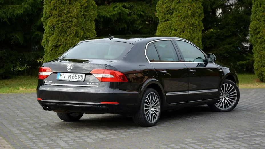 SKODA Superb -