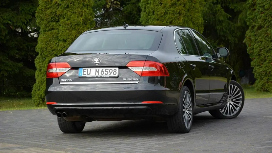 SKODA Superb -