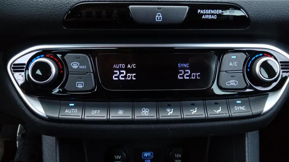 HYUNDAI i30 i30 1.5 T-GDI 48V Smart