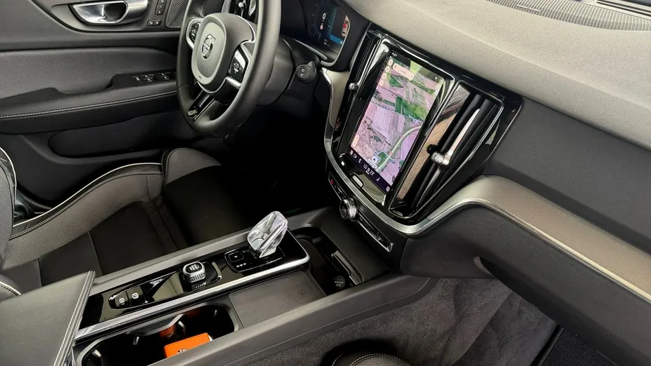 VOLVO V60 -