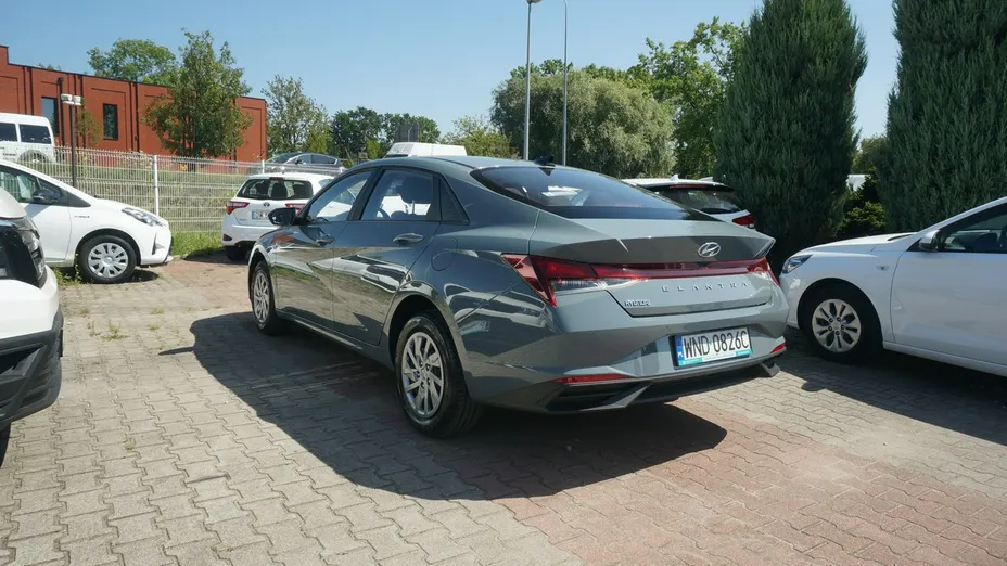 HYUNDAI Elantra -