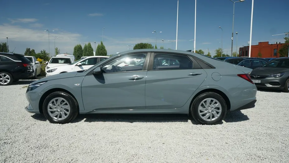 HYUNDAI Elantra -