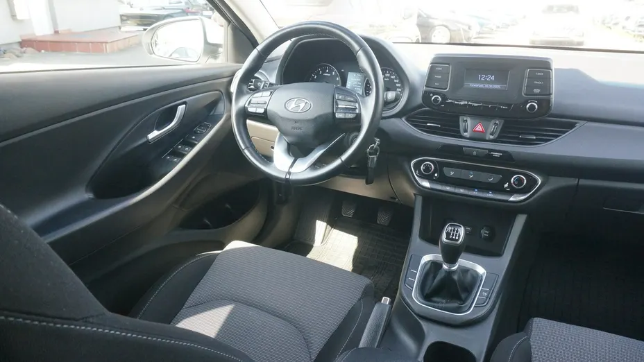 HYUNDAI i30 -