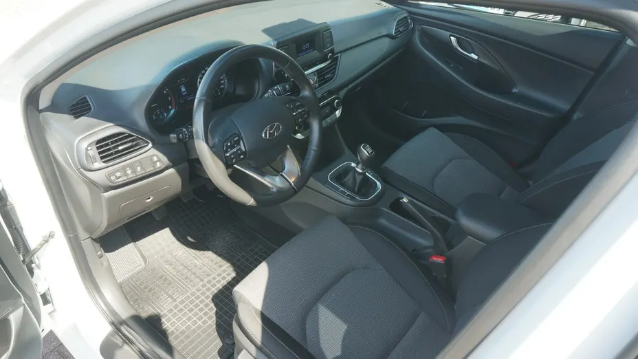 HYUNDAI i30 -