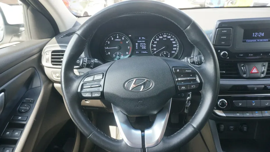 HYUNDAI i30 -