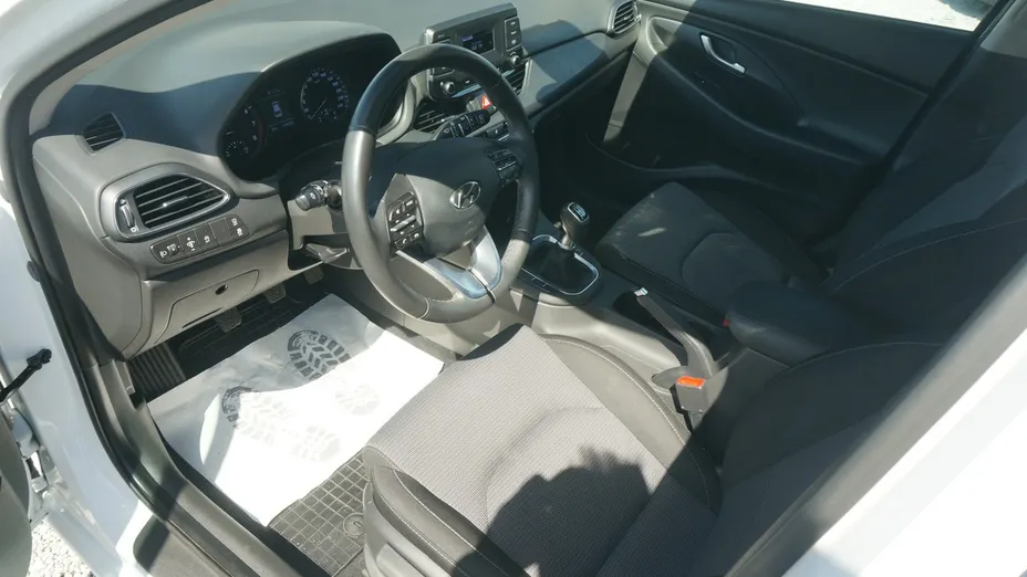 HYUNDAI i30 -