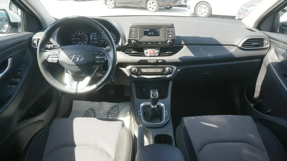 HYUNDAI i30 -