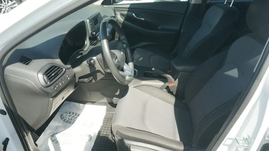 HYUNDAI i30 -