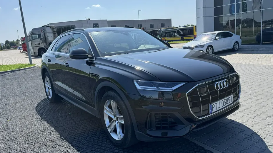 AUDI Q8 -