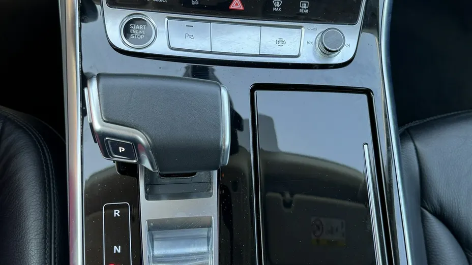AUDI Q8 -