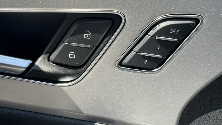 AUDI Q8 -