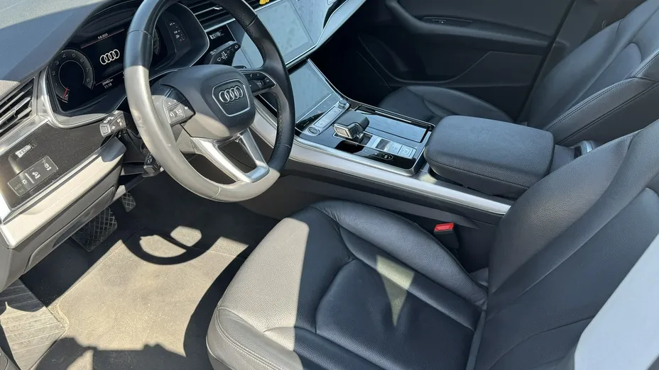 AUDI Q8 -