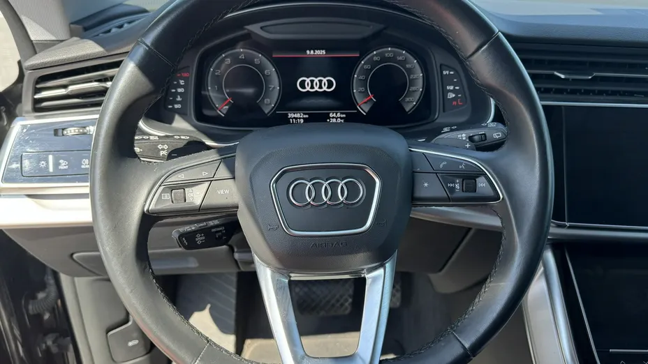 AUDI Q8 -