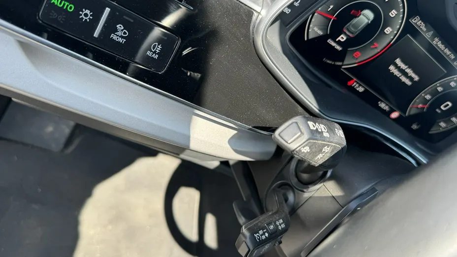AUDI Q8 -