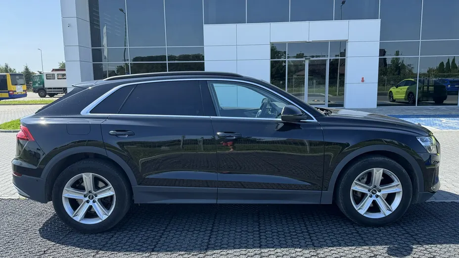AUDI Q8 -