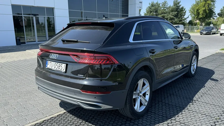 AUDI Q8 -