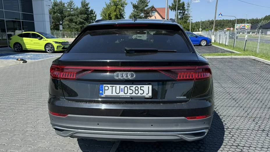 AUDI Q8 -